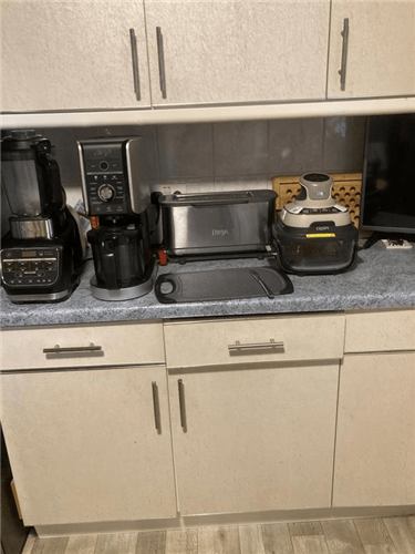 Ninja Foodi Blender and Soup Maker lined up neatly with other kitchen appliances